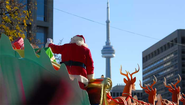 تورنتو؛ این یکشنبه همراه با نیم میلیون نفر در رژه بابانوئل شرکت کنید