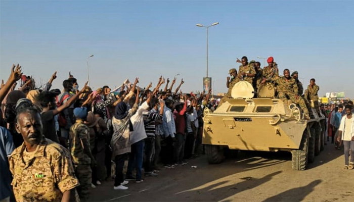 Photo of حکومت اسلام‌گراها در سودان پس از ٣٠ سال با کودتای ارتش سرنگون شد؛ رییس جمهور در بازداشت