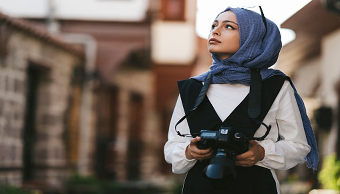 این دختر عکاس مهاجر تصویر تازه‌ای از زنان مسلمان را به کانادایی‌ها نشان داده است