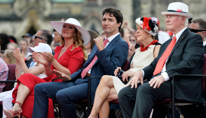 فرماندار کل، نخست‌وزیر، وزرا و نمایندگان پارلمان و سنا در کانادا هر سال چقدر حقوق می‌گیرند؟