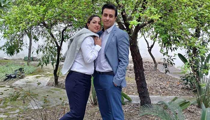 Photo of رابعه در کانادا و فرید در ایران؛ این زوج نمی‌دانند کی دوباره به هم می‌رسند
