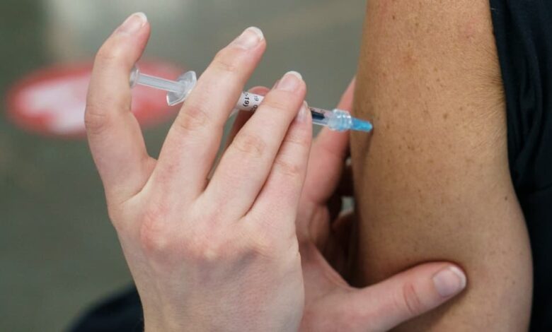 Photo of کانادا ۴ ماه فاصله میان دوزهای اول و دوم واکسن کرونا را تائید کرد؛ واکسیناسیون سرعت می‌گیرد