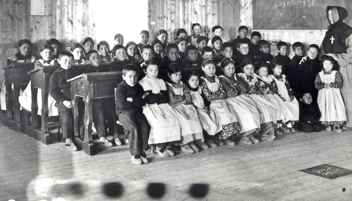 Photo of گزارش ویژه آتش از آنچه طی یک قرن بر ۱۵۰ هزار دانش‌آموز بومی در ۱۳۹ مدرسه شبانه‌روزی کانادا گذشت