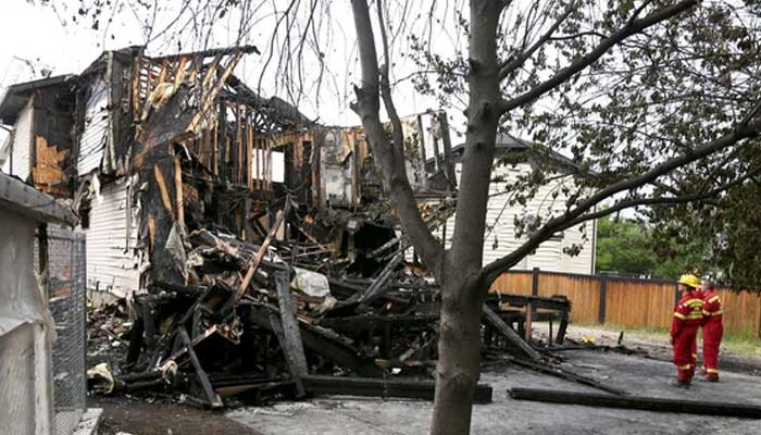 آلبرتا سوگوار هفت عضو دو خانواده مهاجر مسلمان که در آتش‌سوزی خانه جان خود را از دست دادند