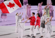 Photo of رژه تیم ملی کانادا در مراسم افتتاحیه بازی‌های المپیک توکیو ۲۰۲۱، همراه با دو پیشنهاد برای این آخر هفته شما